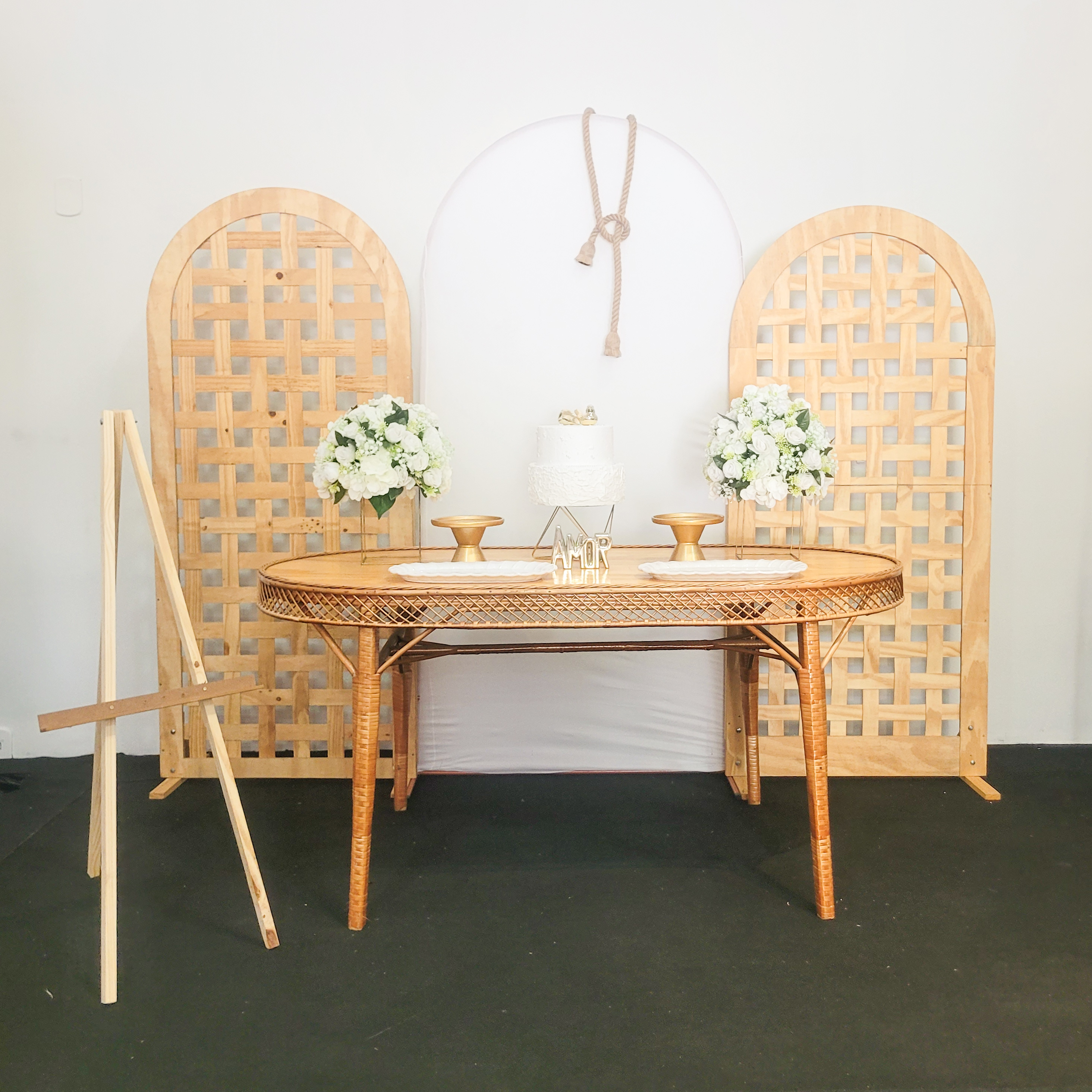 Imagem Mesa Oval e Branco